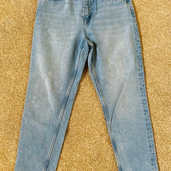 ZARA High-Waisted Mom Jeans Light Wash Denim - Picture 5 of 8